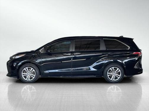 2021 Toyota Sienna XSE 7 Passenger