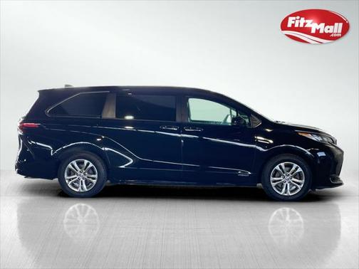 2021 Toyota Sienna XSE 7 Passenger