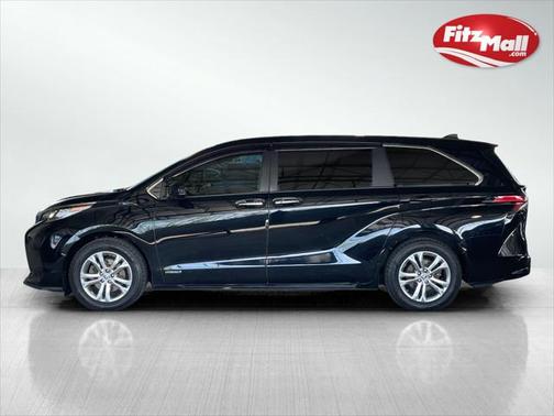 2021 Toyota Sienna XSE 7 Passenger
