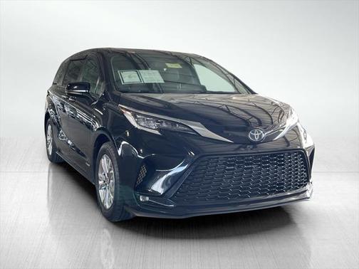 2021 Toyota Sienna XSE 7 Passenger