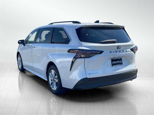 2025 Toyota Sienna XLE 7 Passenger