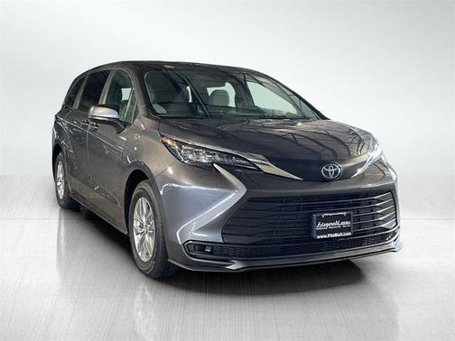 2025 Toyota Sienna LE
