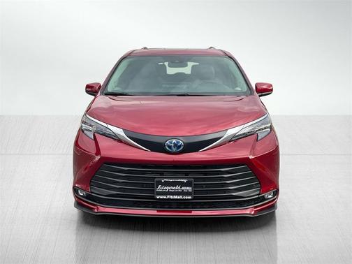 2025 Toyota Sienna XLE 7 Passenger