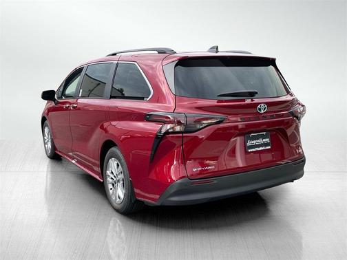 2025 Toyota Sienna XLE 7 Passenger