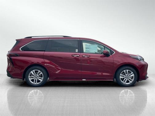 2025 Toyota Sienna XLE 7 Passenger