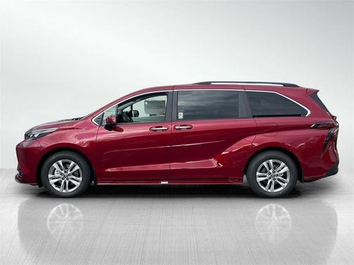 2025 Toyota Sienna XLE 7 Passenger