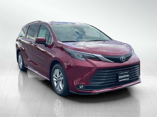 2025 Toyota Sienna XLE 7 Passenger
