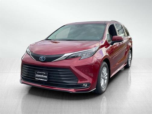 2025 Toyota Sienna XLE 7 Passenger
