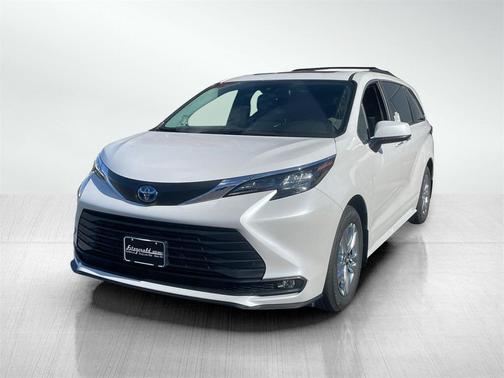 2025 Toyota Sienna XLE