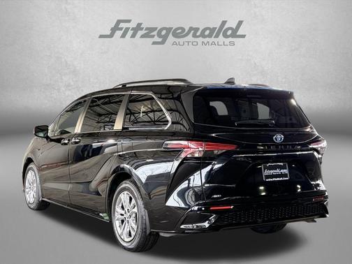2022 Toyota Sienna XSE 7 Passenger