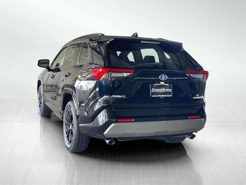 2022 Toyota RAV4 Hybrid SE
