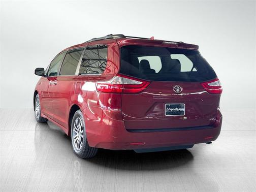 2019 Toyota Sienna XLE
