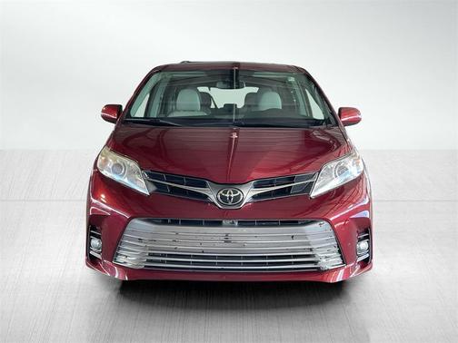 2019 Toyota Sienna XLE