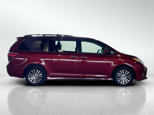 2019 Toyota Sienna XLE