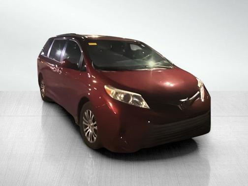2019 Toyota Sienna XLE