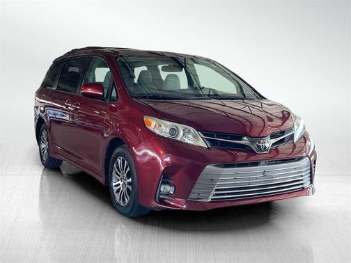 2019 Toyota Sienna XLE