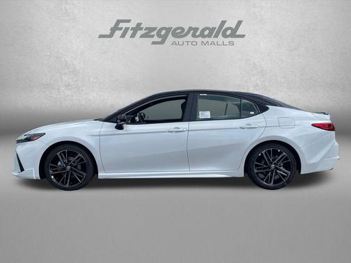 Wind Chill Pearl w/Midnight Black Metallic Roof 2026 Toyota Camry XSE