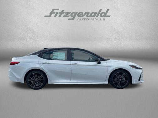Wind Chill Pearl w/Midnight Black Metallic Roof 2026 Toyota Camry XSE