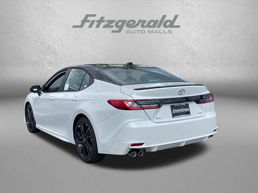 Wind Chill Pearl w/Midnight Black Metallic Roof 2026 Toyota Camry XSE