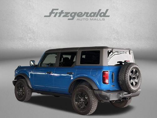 VELOCITY BLUE METALLIC 2024 Ford Bronco Black Diamond