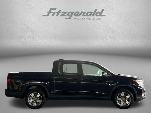 Crystal Black Pearl 2025 Honda Ridgeline RTL