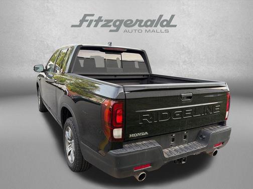 Crystal Black Pearl 2025 Honda Ridgeline RTL