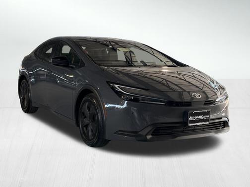 2025 Toyota Prius LE
