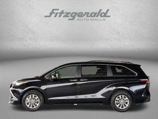 Midnight Black Metallic 2025 Toyota Sienna XLE