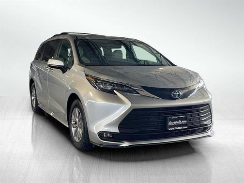 2025 Toyota Sienna XLE 7 Passenger
