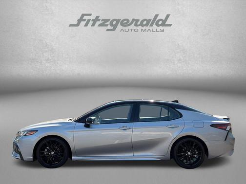 Celestial Silver Metallic/Midnight Black Metallic 2023 Toyota Camry XSE