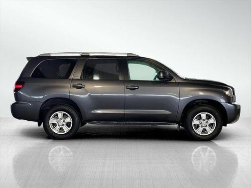 2022 Toyota Sequoia SR5
