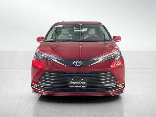 2025 Toyota Sienna XLE