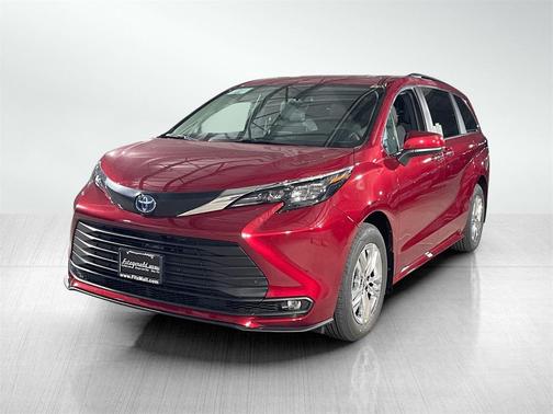 2025 Toyota Sienna XLE