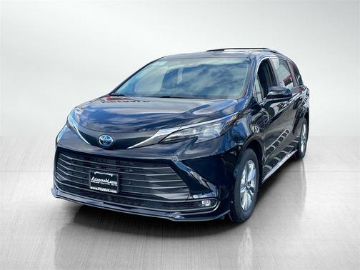 2025 Toyota Sienna XLE