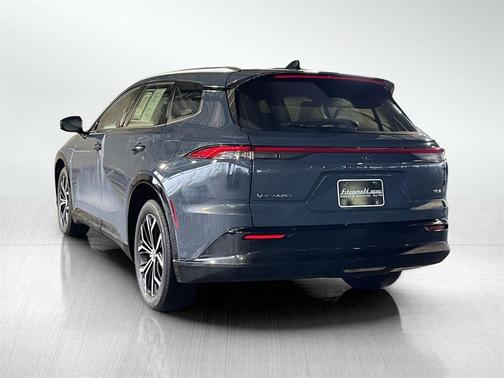 2025 Toyota Crown Signia XLE