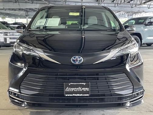 2022 Toyota Sienna LE