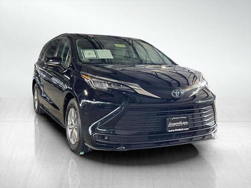 2022 Toyota Sienna LE