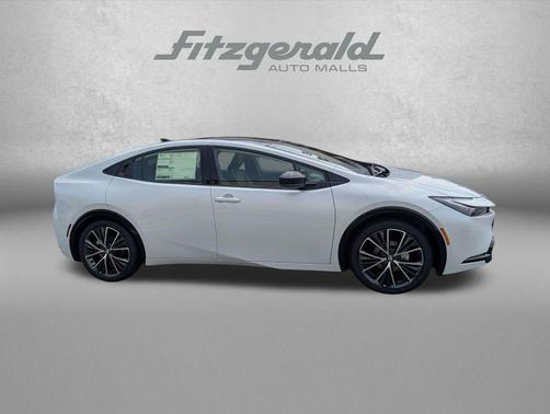 Wind Chill Pearl 2027 Toyota Prius XLE