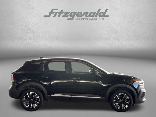 Super Black 2025 Nissan Kicks SV