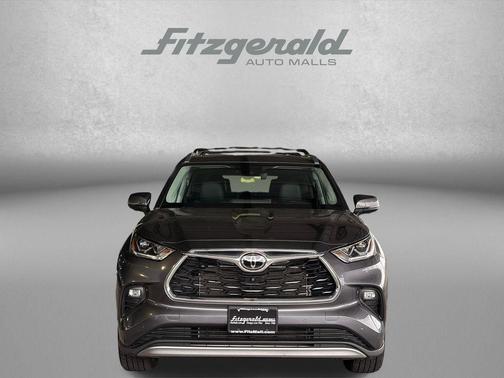 Magnetic Gray Metallic 2023 Toyota Highlander Platinum