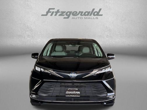 Midnight Black Metallic 2024 Toyota Sienna XLE