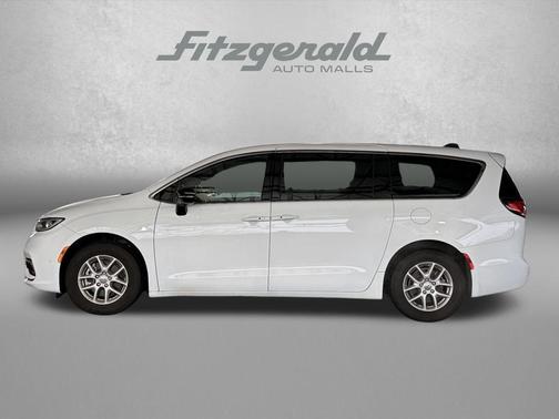 2024 Chrysler Pacifica Touring