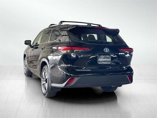 2024 Toyota Highlander Hybrid XLE