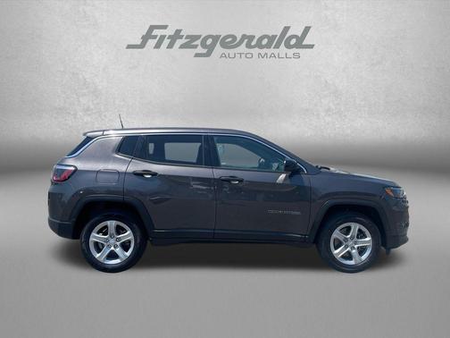 Granite Crystal Metallic Clearcoat 2023 Jeep Compass Sport