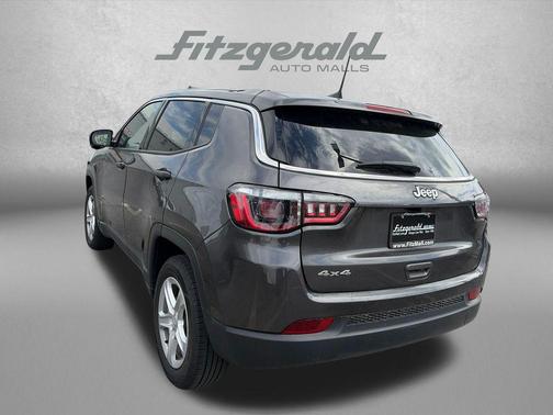 Granite Crystal Metallic Clearcoat 2023 Jeep Compass Sport