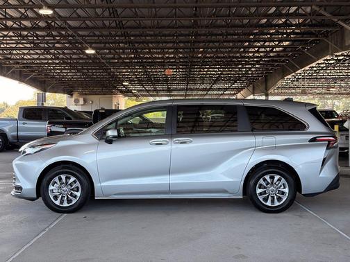 Celestial Silver Metallic 2025 Toyota Sienna LE