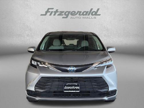 Celestial Silver Metallic 2025 Toyota Sienna LE