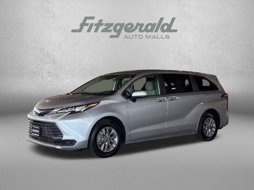 Celestial Silver Metallic 2025 Toyota Sienna LE