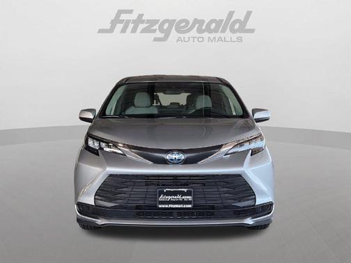 Celestial Silver Metallic 2025 Toyota Sienna LE