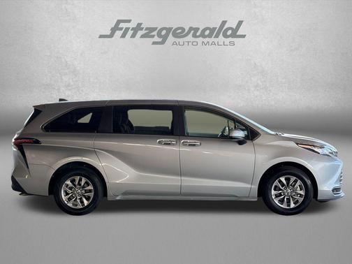Celestial Silver Metallic 2025 Toyota Sienna LE